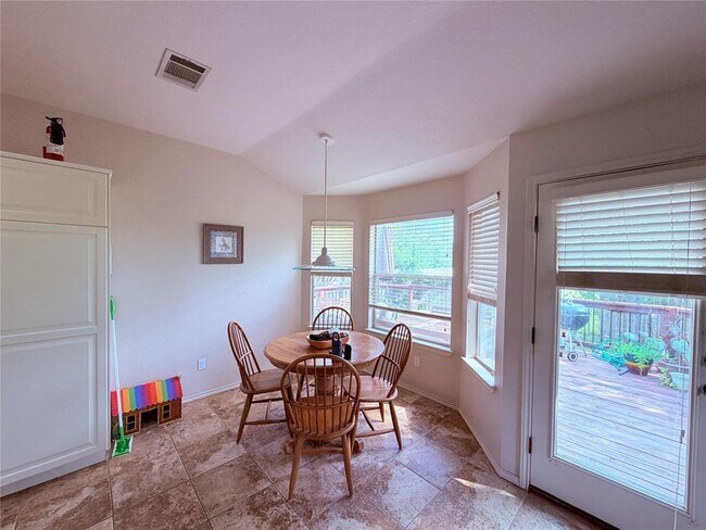 Building Photo - 2805 Feathercrest Dr