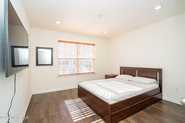 Building Photo - 50 Periwinkle Dr