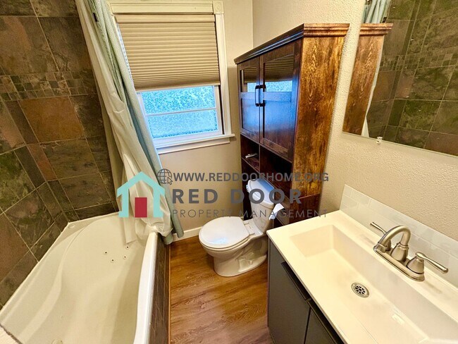 Building Photo - 4 Bed / 2 Bath Home for Rent — Great Falls, MT