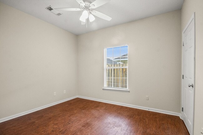 Building Photo - Cozy 3 Bed 2 Bath Available January 2026!