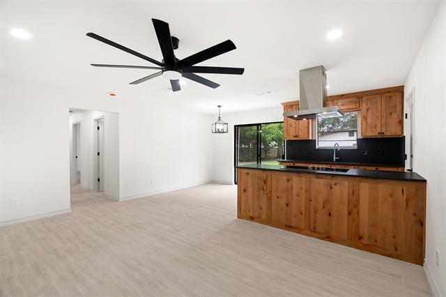 Building Photo - 103 N Summit St