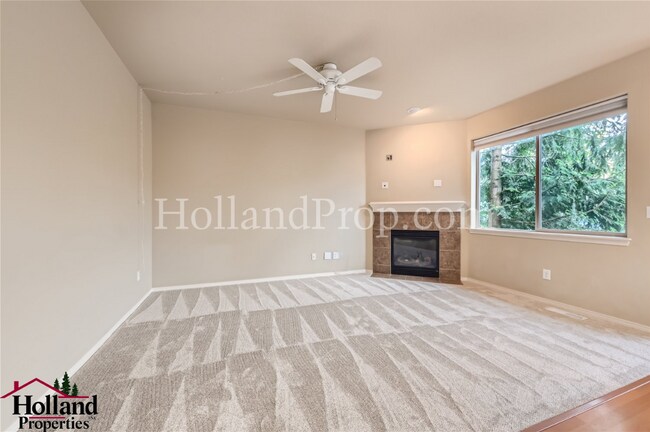 Building Photo - Spacious Townhome with A/C, Gas Fireplace & Water/Sewer Included!