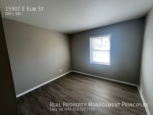 Building Photo - NEWLY REMODELED TOWNHOUSE CHARMER!! Deposi...