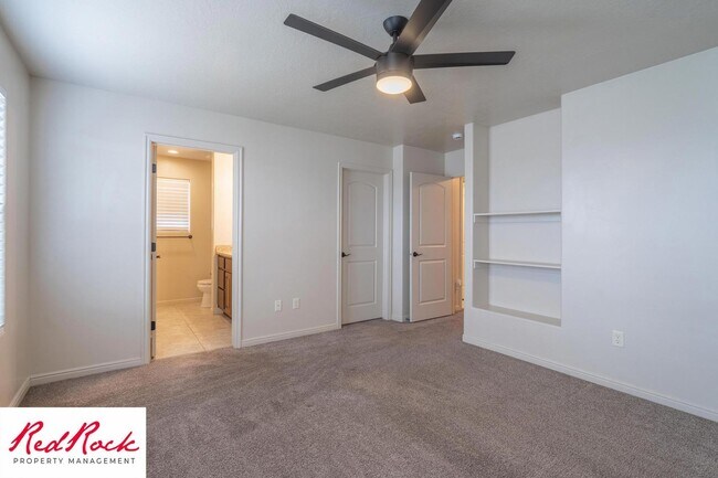 Building Photo - Cozy Townhome with Community Pool