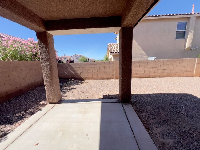 Building Photo - 4 bedroom, 3 bathroom home located in Southwest, NV!