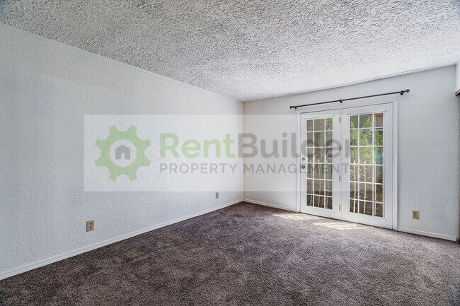 Building Photo - 6041 Sequoia Rd NW