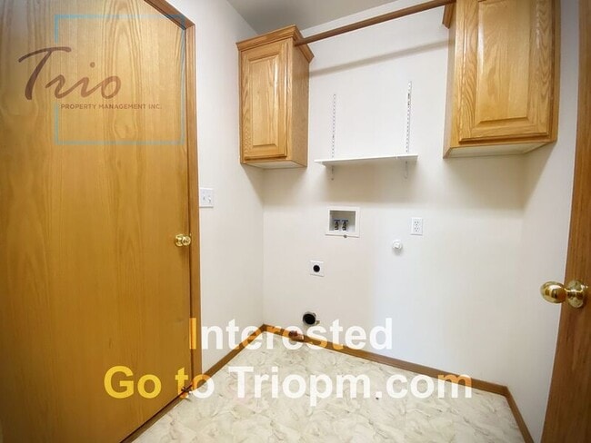 Building Photo - 4740 Spring Meadow Ave