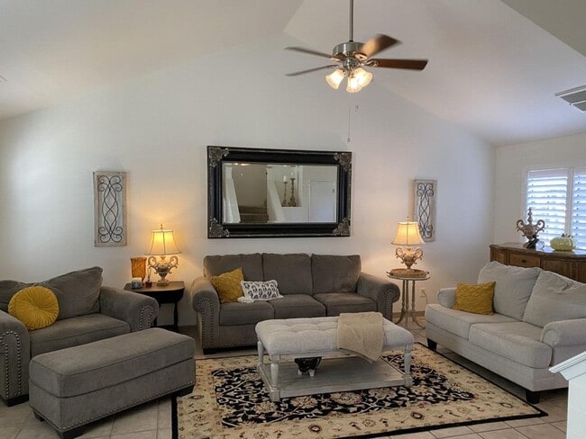 Building Photo - For Rent: Beautiful 3 Bed / 2.5 Bath Home ...