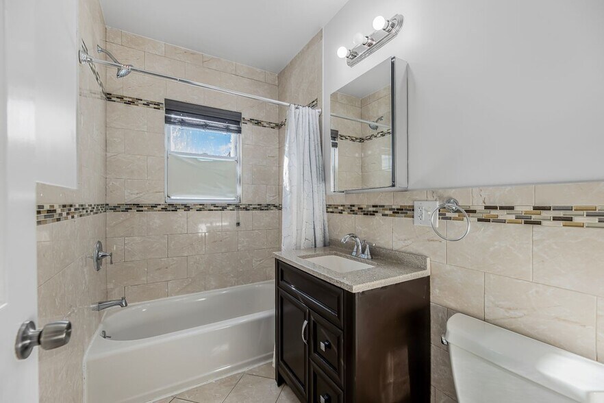 Building Photo - 1837 Wallace Ave