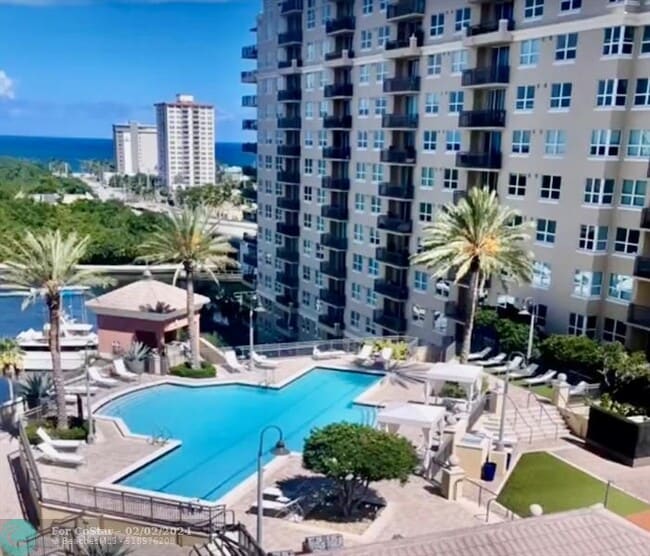 Building Photo - 1010 Seminole Dr