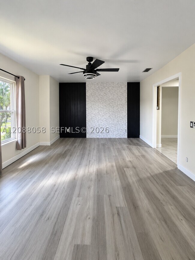 Building Photo - 666 Lake Villas Dr