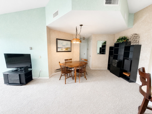 Building Photo - 4925 Summit Cir