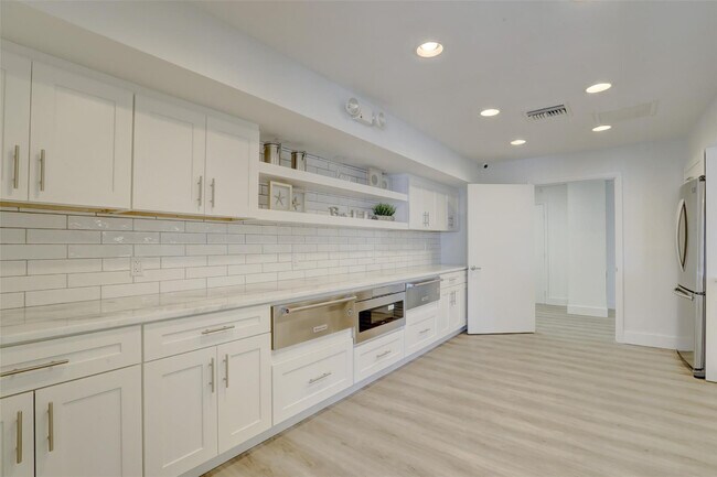 Building Photo - 3800 Galt Ocean Dr