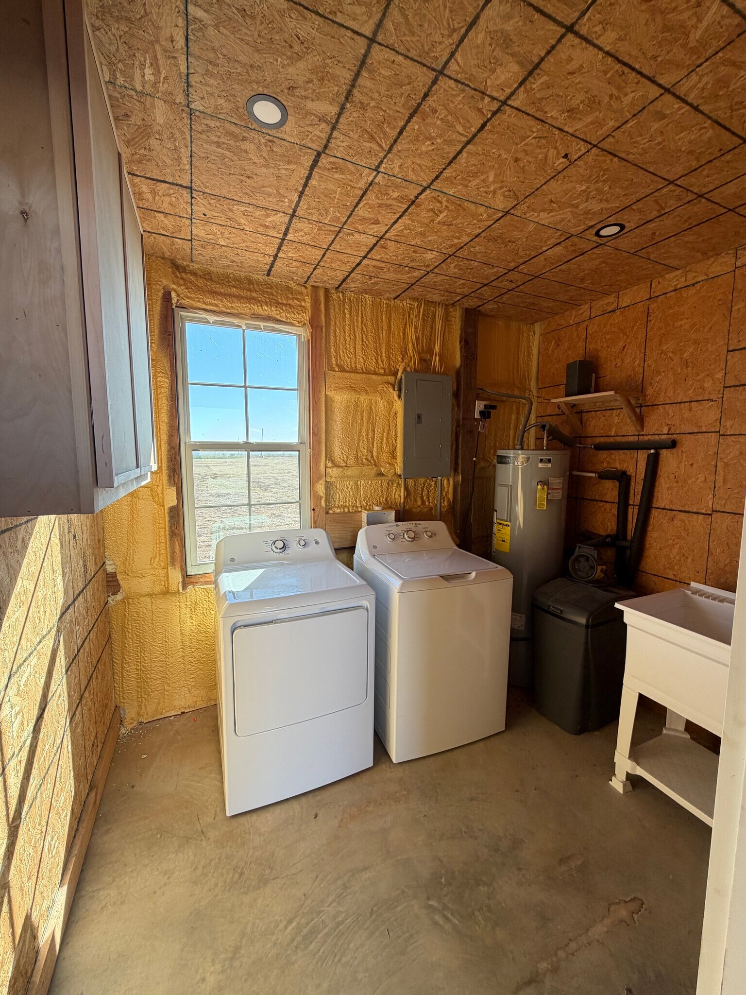 Washer and dryer attached - 94089 Greer Rd