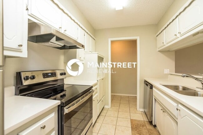 Building Photo - 3 Bedroom Pet-Friendly Home in YUKON, OK with Main Street Renewal