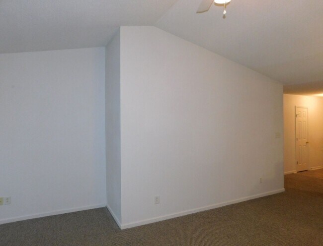 Building Photo - 111 Jerrett Ln