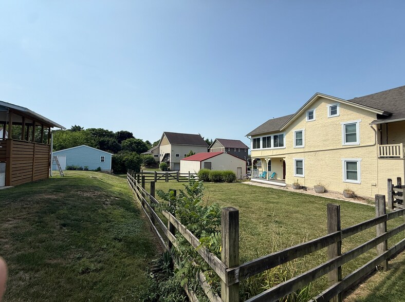 Building Photo - 6348 Memorial Rd