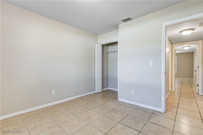 Building Photo - 5453 16th Pl SW