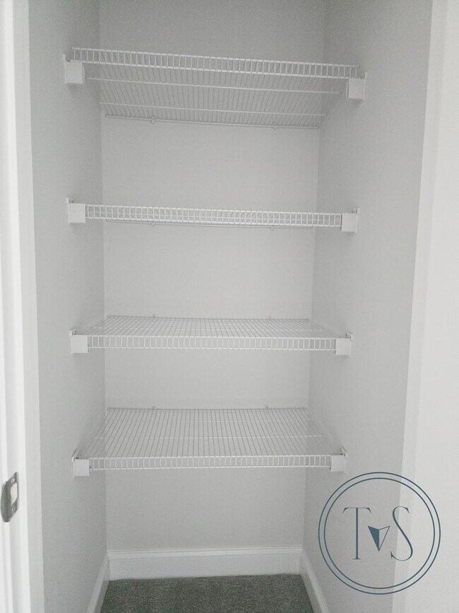 Building Photo - FALL MOVE-IN SPECIAL: $1000 OFF 1st MONTH'...