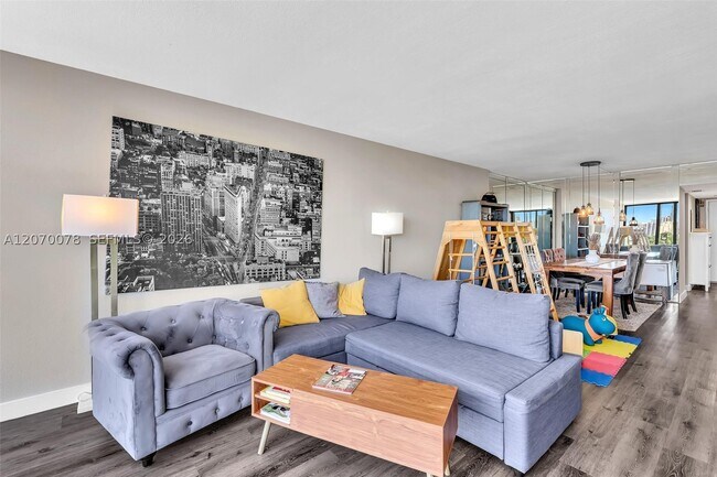 Building Photo - 3375 N Country Club Dr