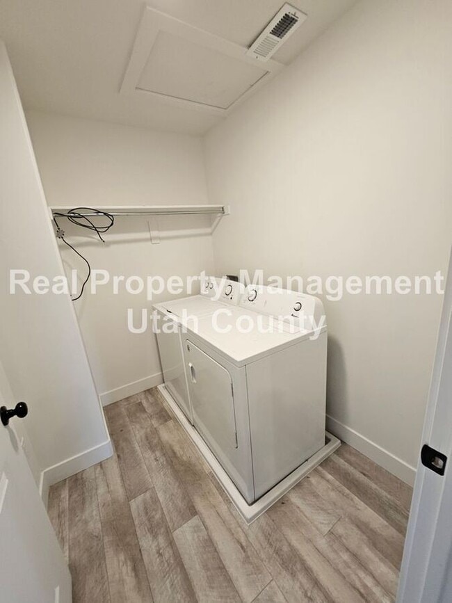 Building Photo - 986 E 1300 S