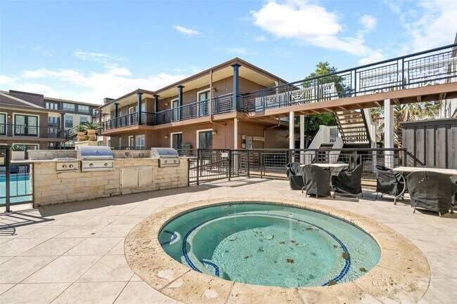 Building Photo - 5916 Sandhurst Ln