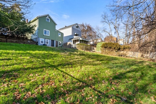 Building Photo - Newly Remodeled 2 Bedroom, 1 Bathroom in A...