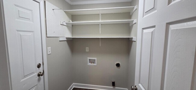 Building Photo - 403 Leola Dr