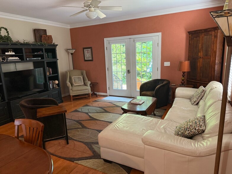 Building Photo - 802 Jamestown Rd