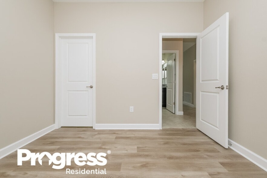 Building Photo - 14279 Blue Dasher Dr