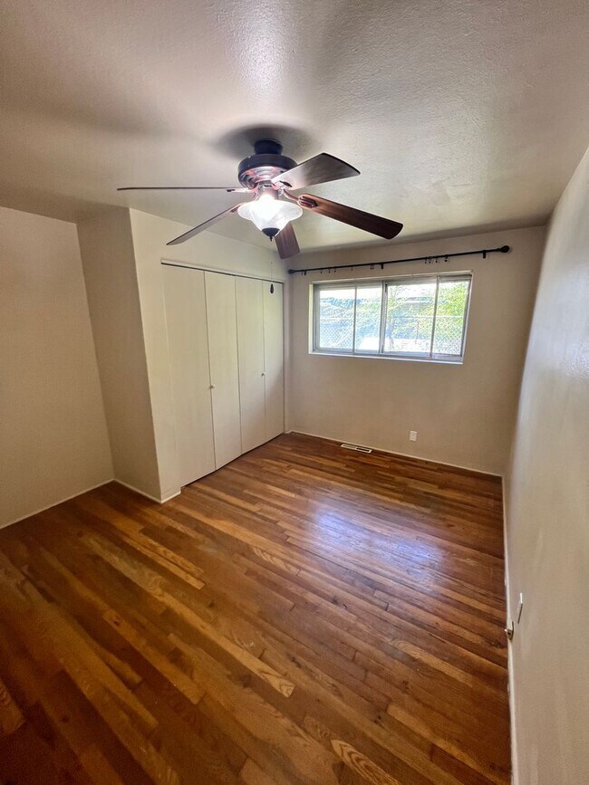 Building Photo - Charming, 2BD/1BA Duplex