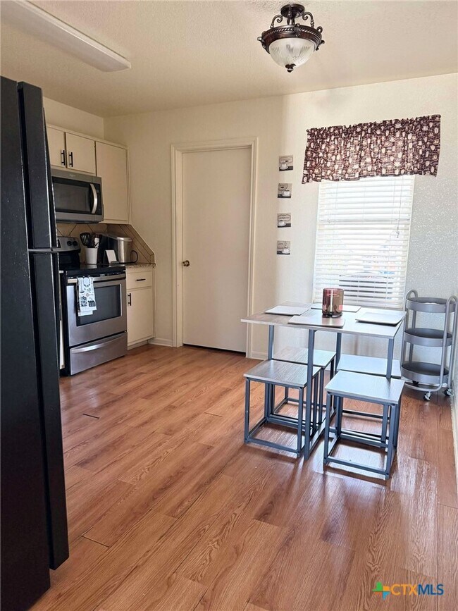 Building Photo - 1008 Circle M Dr