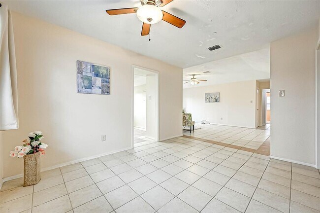 Building Photo - 9915 Towne Tower Ln