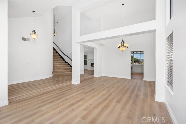 Building Photo - 2 Crystalglen