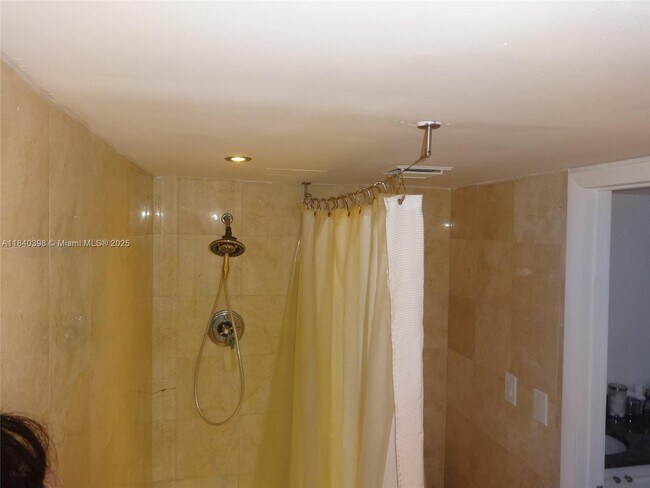Building Photo - 3475 N Country Club Dr