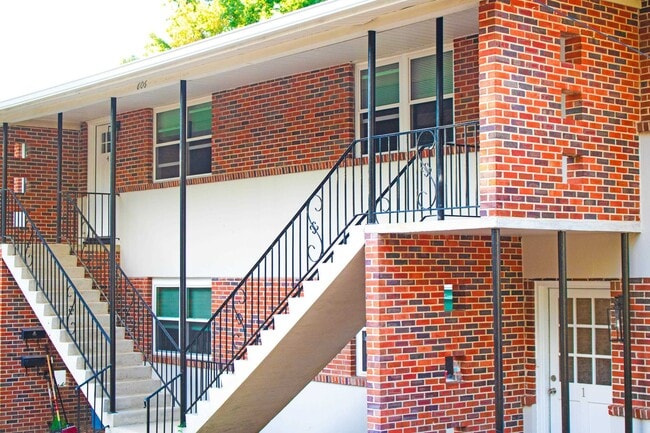 Building Photo - 606 E Park Ave