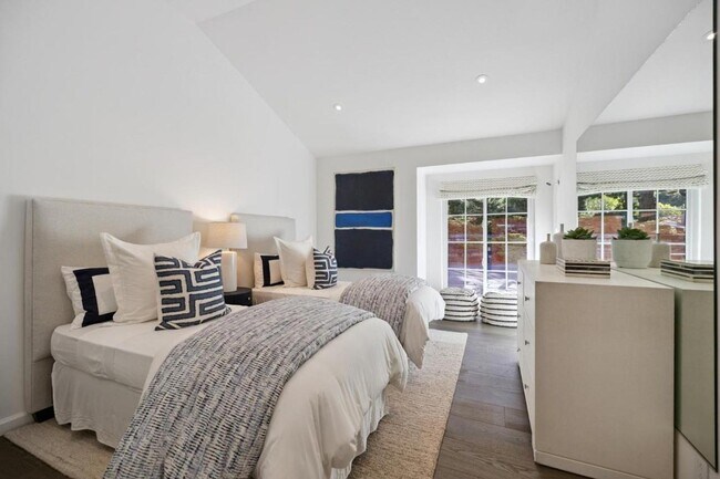 Building Photo - 6 Friars Ln