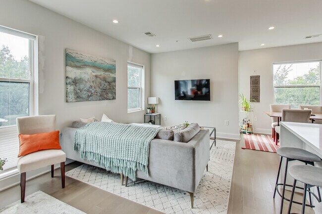 Building Photo - 653 Irving St NW