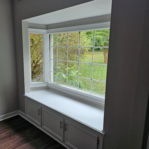 Building Photo - 1335 Victory St