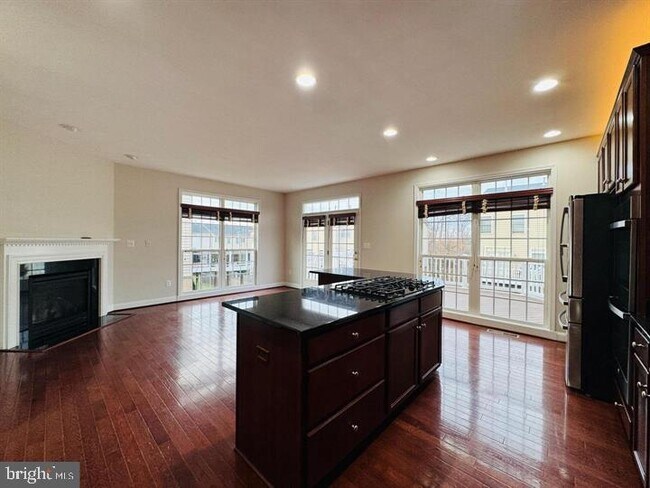 Building Photo - 25550 Oak Medley Terrace