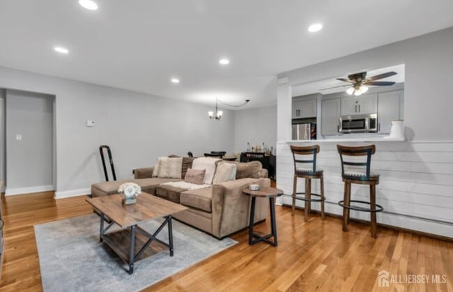 Building Photo - 320 South St