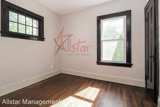 Building Photo - 2 br, 1 bath House - 1335 W 91st (up)