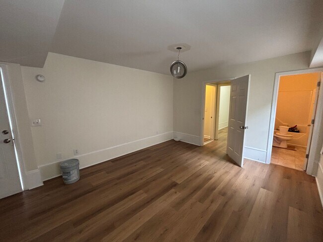 Building Photo - 3 Bed 3 Bath Garage Apartment Home