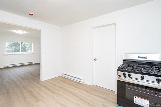 Building Photo - 109 6th Ave