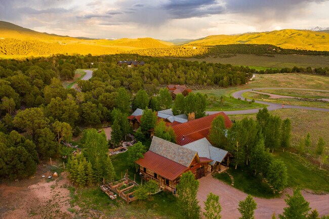 Building Photo - 665 Callicotte Ranch Dr
