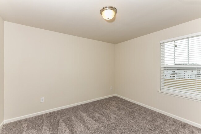 Building Photo - 5915 Green Ash Ct