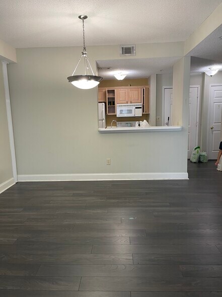 Building Photo - 1075 Peachtree Walk NE