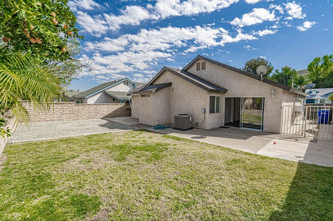 Building Photo - Charming Single-Story 2-Bedroom Home with ...