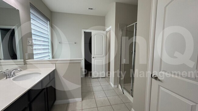 Building Photo - 2221 Candler Club Way