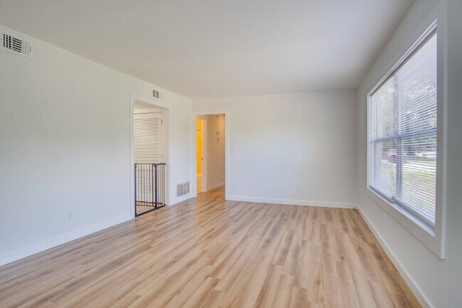 Building Photo - Centrally Located Pensacola 3BR/2BA Home Near Cordova Mall, Pensacola International Airport, Hosp...